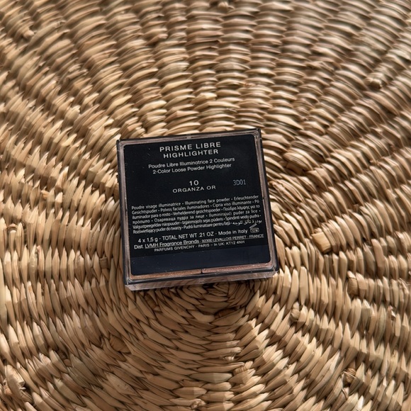 Givenchy PRISME Libre Highlighter 
2 Color Loose Powder Highlighter - Picture 7 of 11